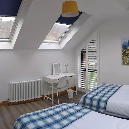 Cosy 2 Bedroom Coach House Белфаст Екстериор снимка