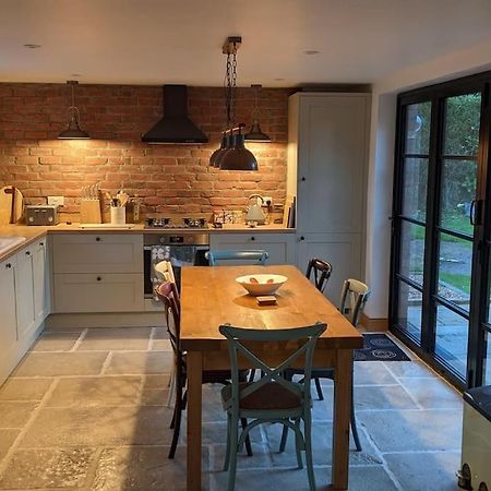 Cosy 2 Bedroom Coach House Белфаст Екстериор снимка